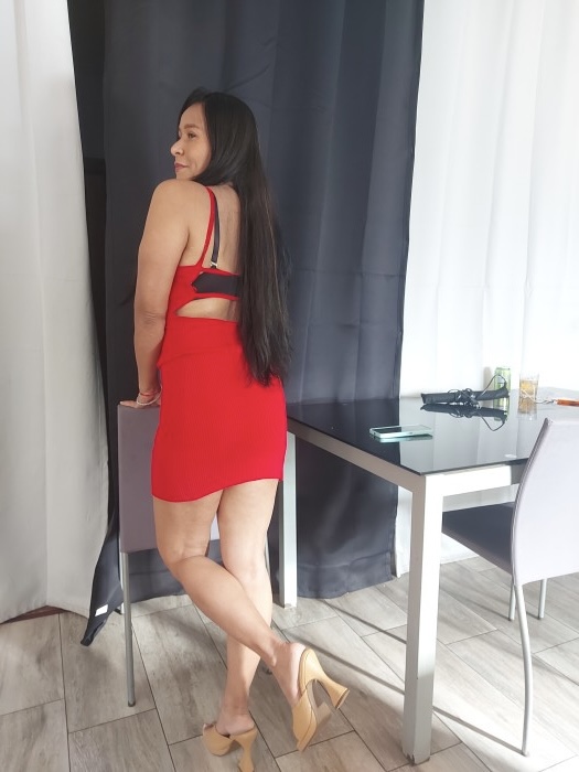 ANDREA, MADURITA MUY IMPLICADA