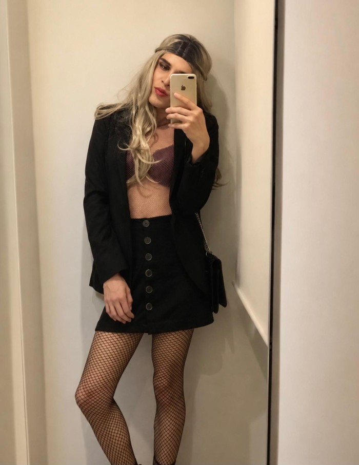 DANIELA RUBIA DELGADA CALIENTE CON POLLA RICA