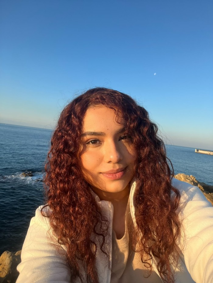 ARDIENTE LATINA EN BARCELONA SOLO DESPLAZAMIENTO