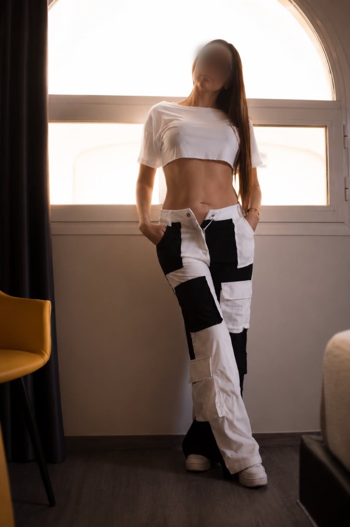 LINDA CHICA DE COMPAÑIA