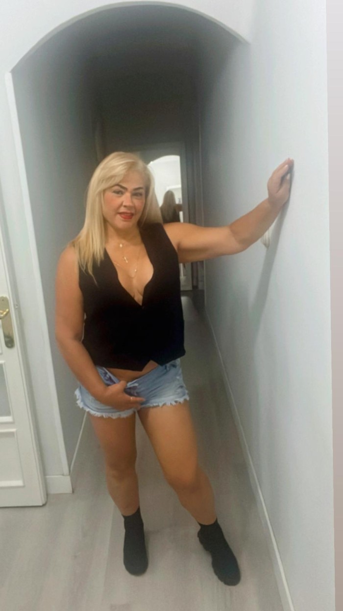 DELICIOSA ARDIENTE MORBOSA CACHONDA COMPLACIENTE