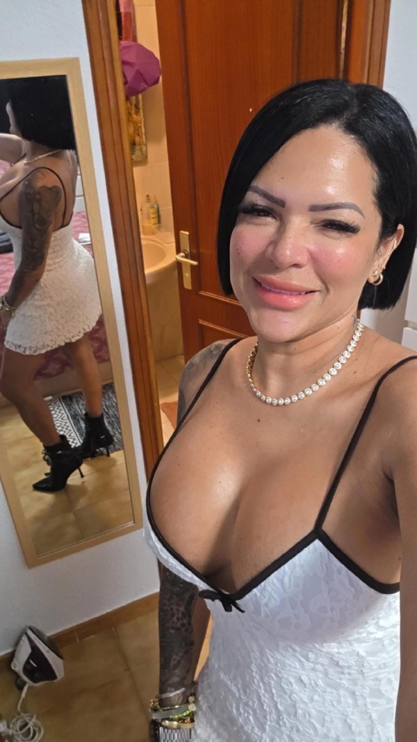 CON CURVAS DIVINAS AMOROSA FIESTERA