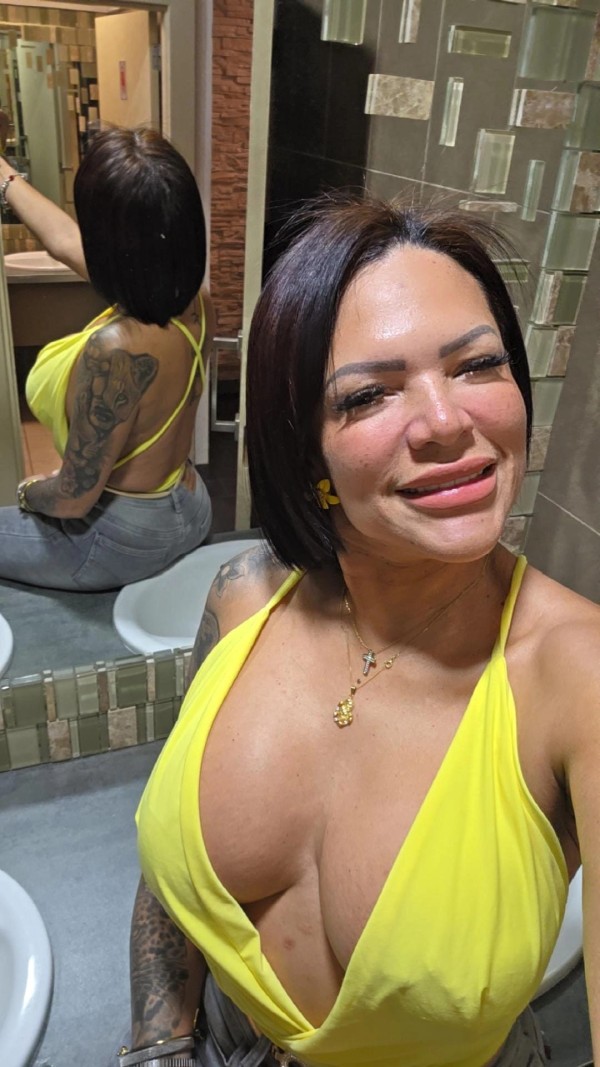 CON CURVAS DIVINAS AMOROSA FIESTERA