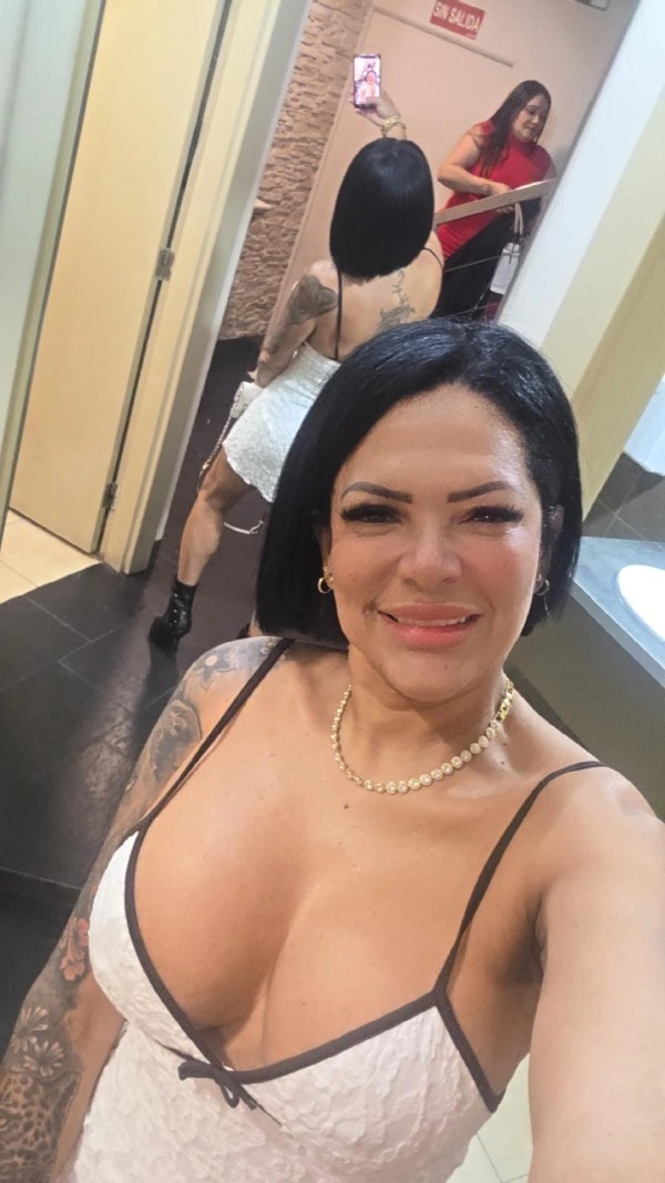 CON CURVAS DIVINAS AMOROSA FIESTERA
