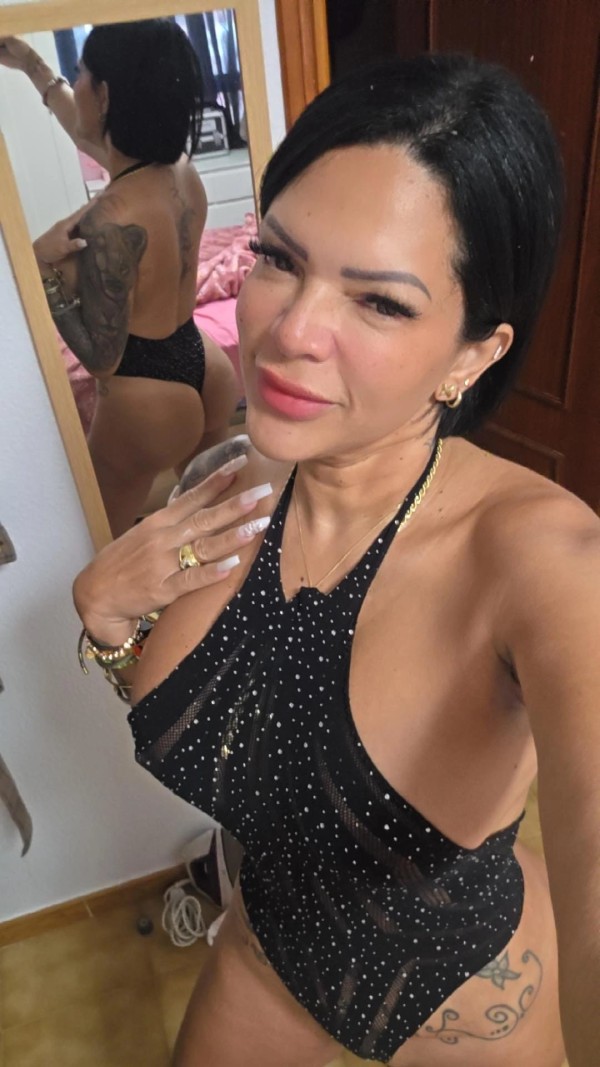 CON CURVAS DIVINAS AMOROSA FIESTERA