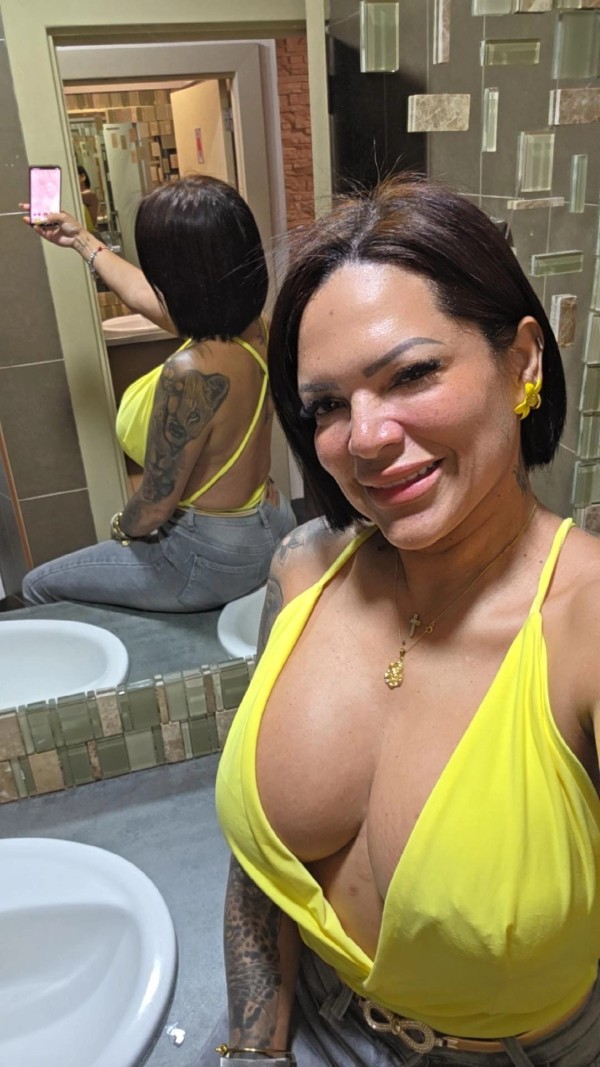 CON CURVAS DIVINAS AMOROSA FIESTERA