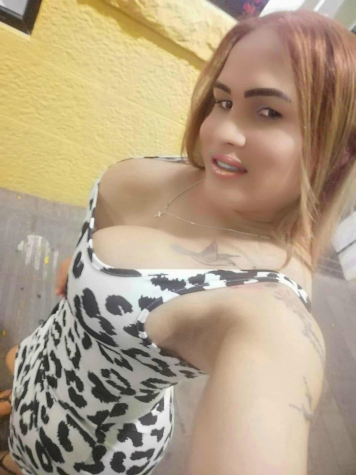 Cristal fiestera muy divertida y complaciente VIP