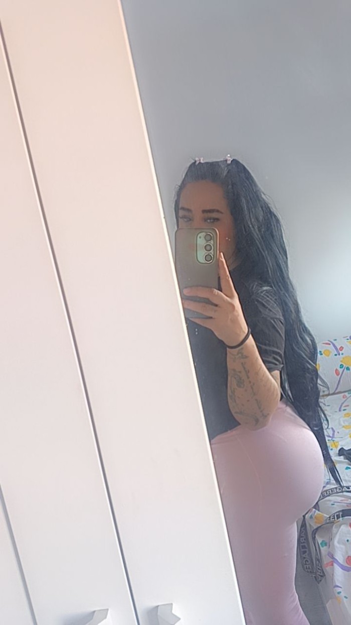 Preciosa colombiana jovencita – El Quiñon