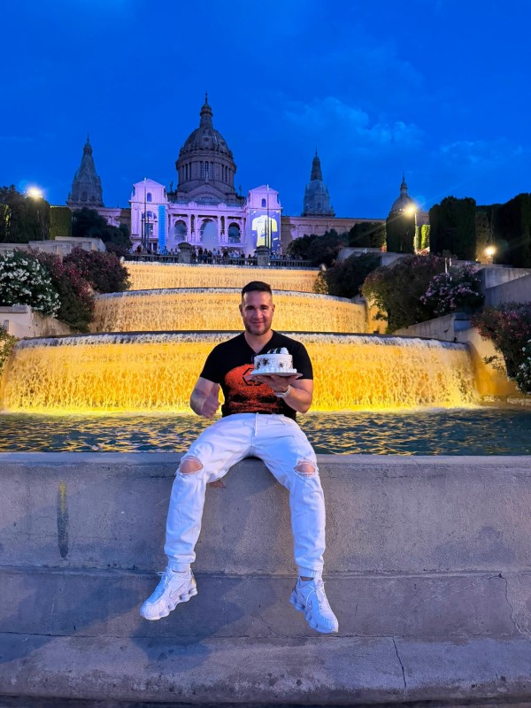 Sebastián latino fiestero a tope