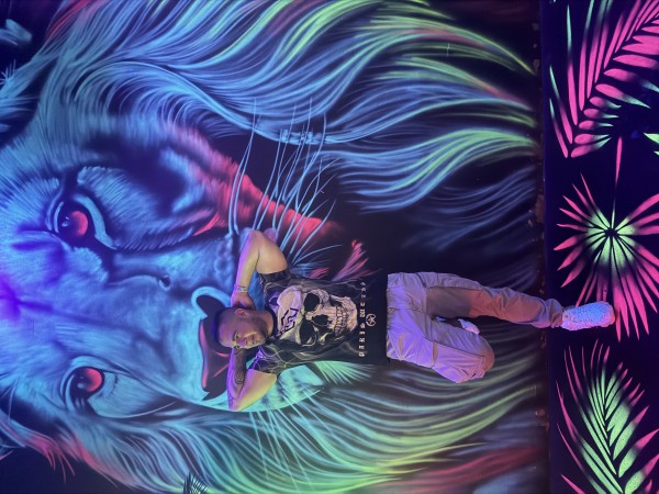 Sebastián latino fiestero a tope
