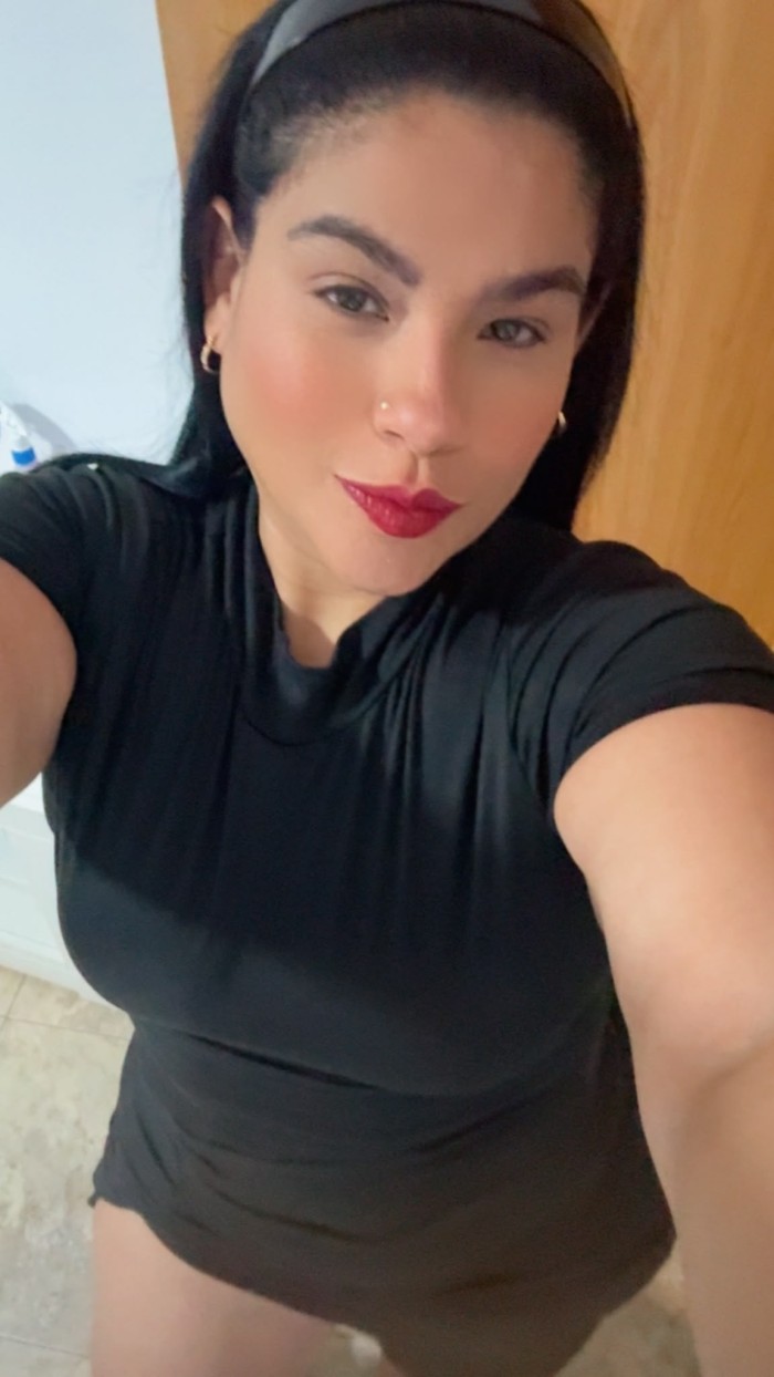 HERMOSA SENSUAL ARDIENTE DESEOSA DE SEXO