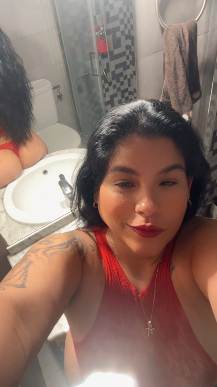 HERMOSA SENSUAL ARDIENTE DESEOSA DE SEXO