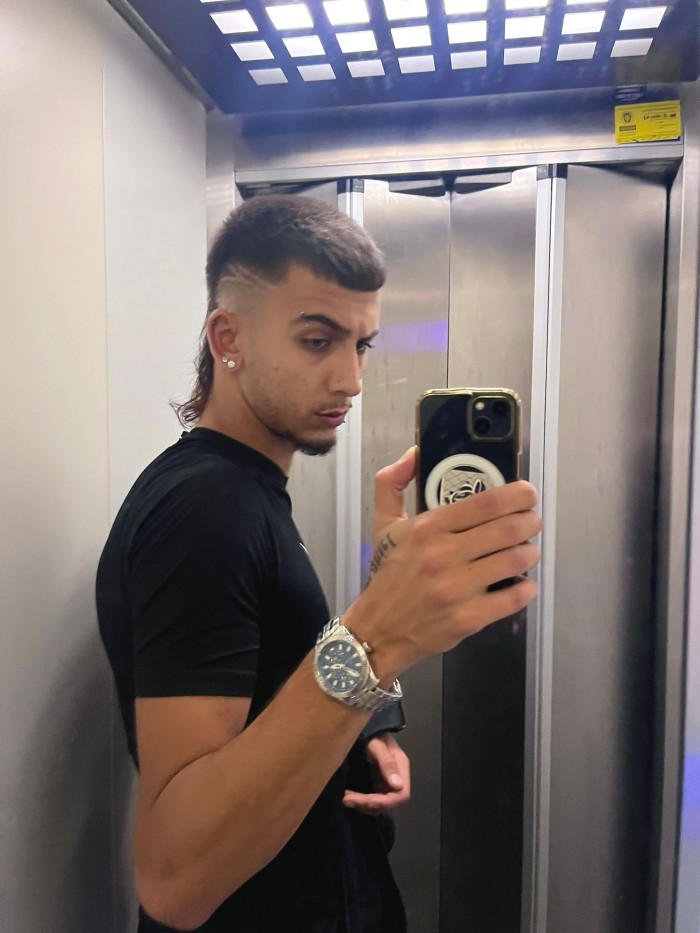 JOVENCISIMO ESPAÑOL 23 AÑITOS DE PASO POR TU CIUDA