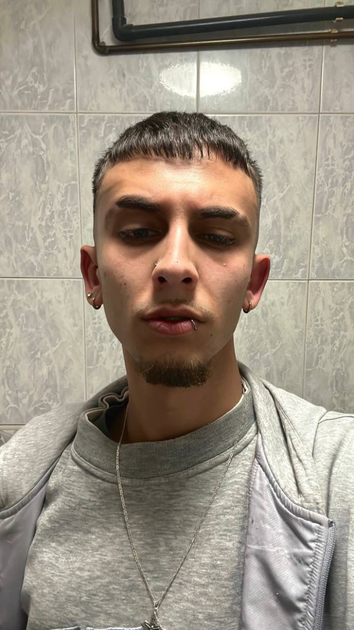 JOVENCISIMO ESPAÑOL 23 AÑITOS DE PASO POR TU CIUDA