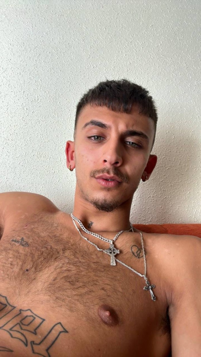 JOVENCISIMO ESPAÑOL 23 AÑITOS DE PASO POR TU CIUDA