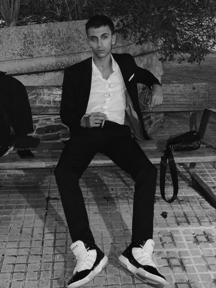 JOVENCISIMO ESPAÑOL 23 AÑITOS DE PASO POR TU CIUDA