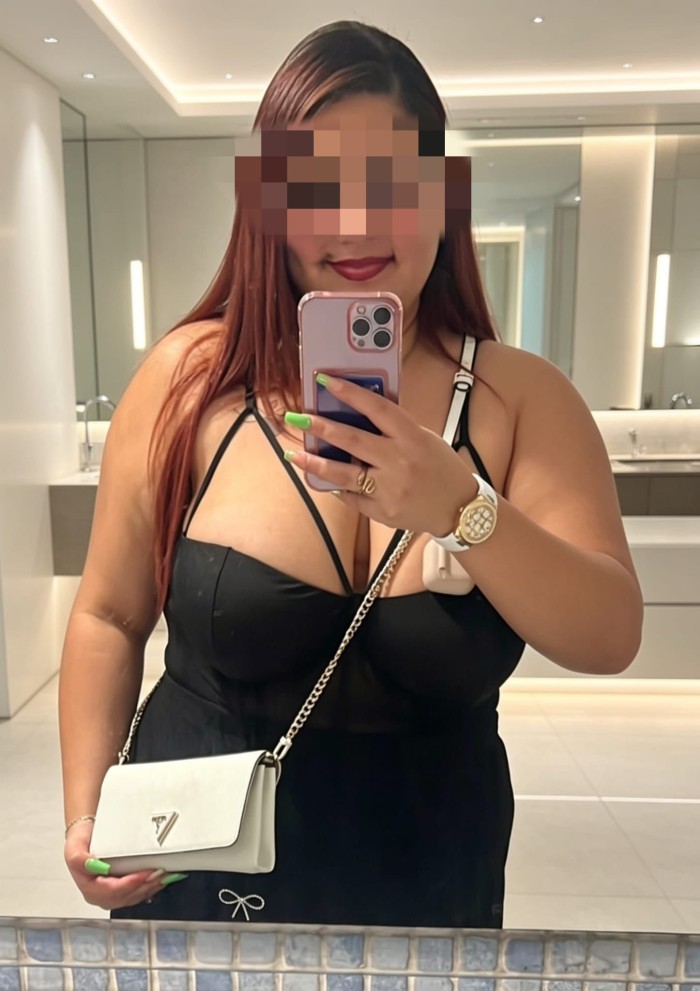 Latina jovencita disponible en Sarria
