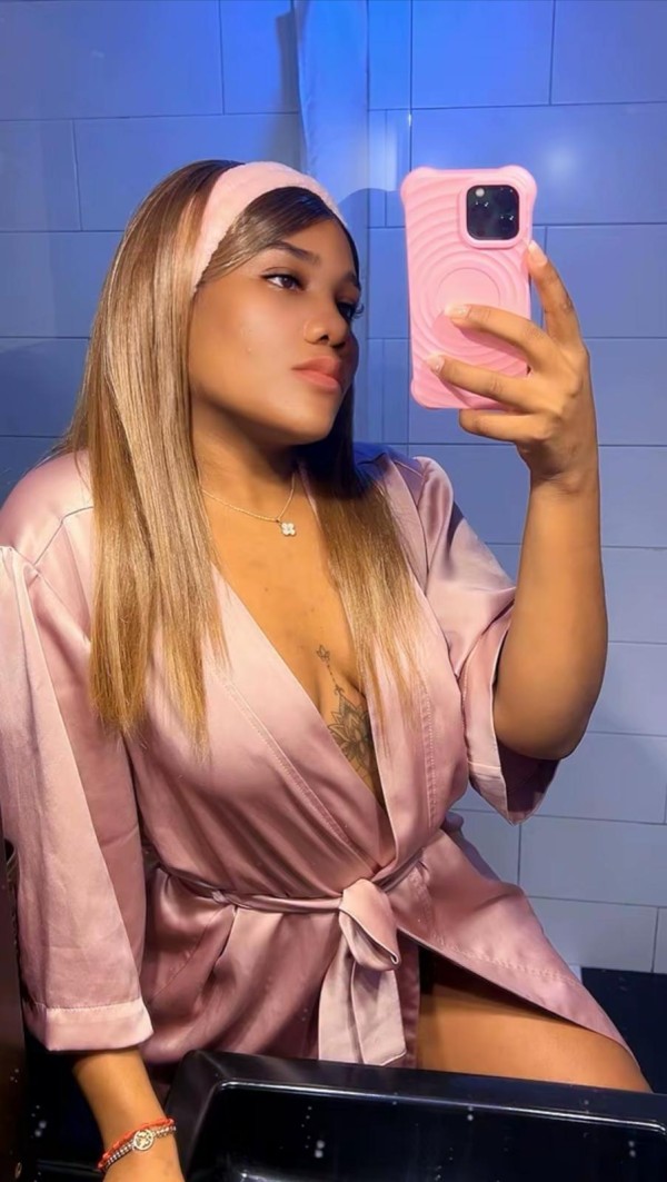 CHICA ARDIENTE DISPONIBLE SALIDAS LAS 24H