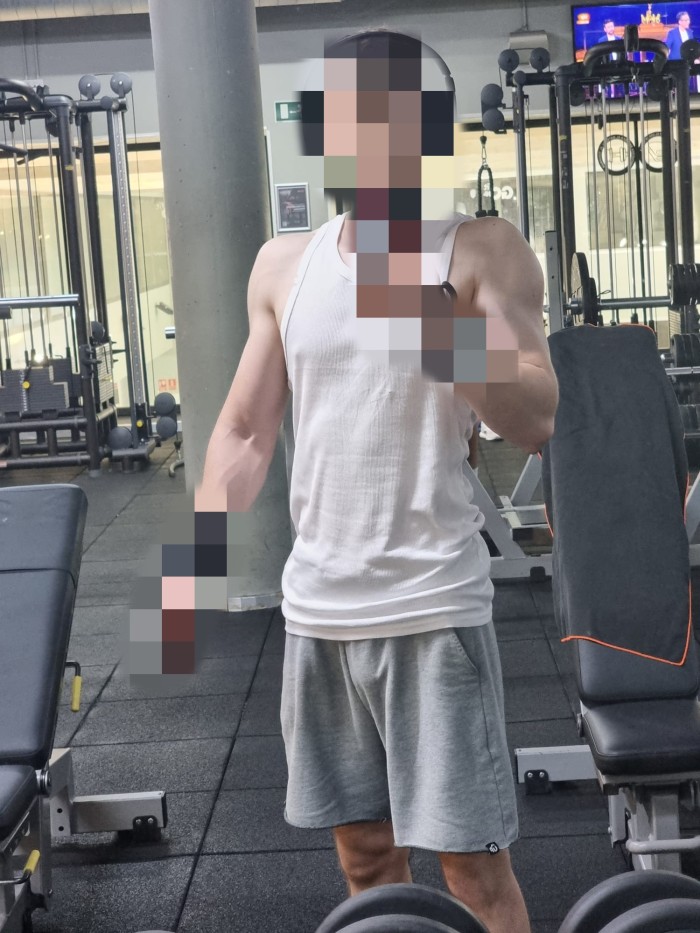 SOLO MUJERES Chico español joven no profesional