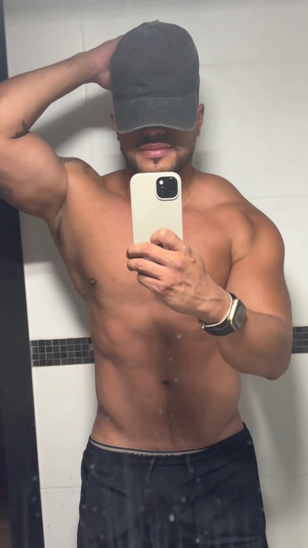 Latino musculoso