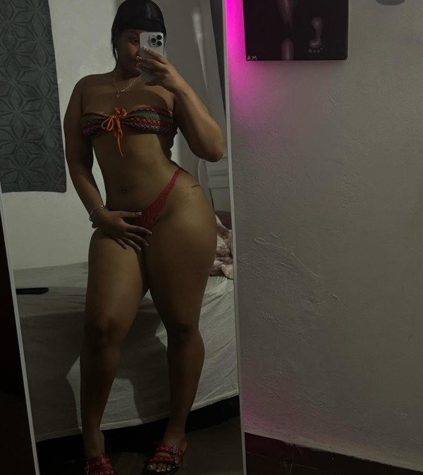 Camila curvy morena fiestera