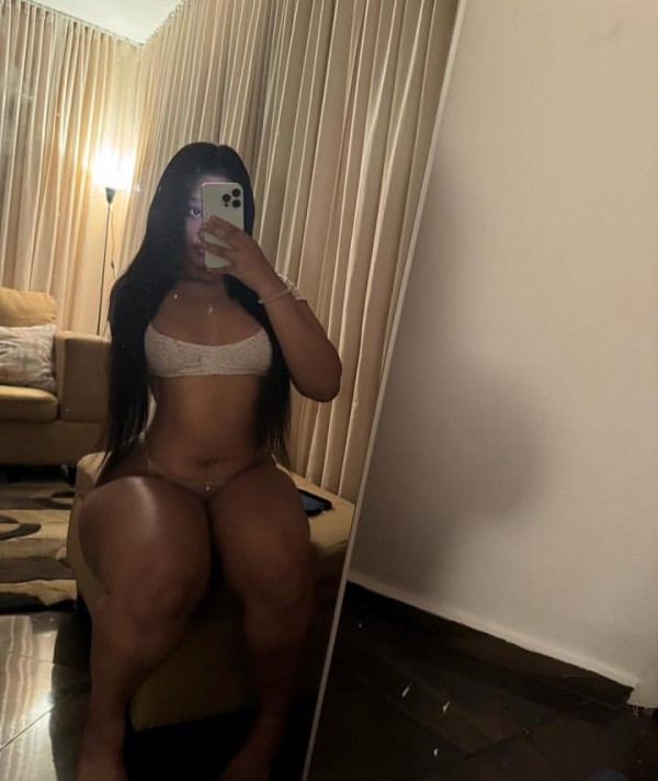 Camila curvy morena fiestera