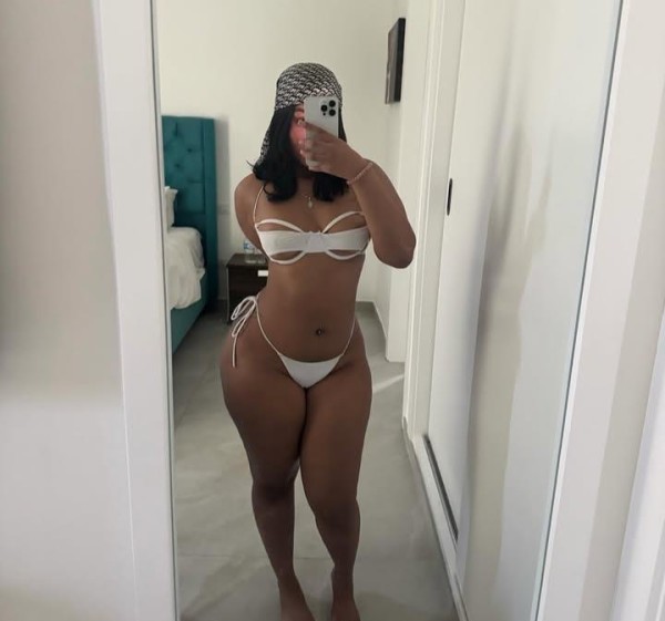 Camila curvy morena fiestera