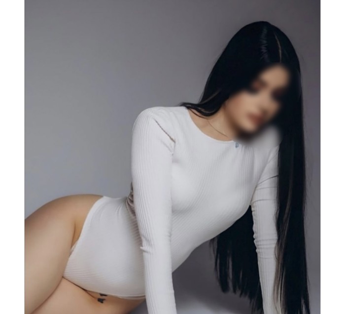 Jovencita y flakita muy caliente en capital Jaén