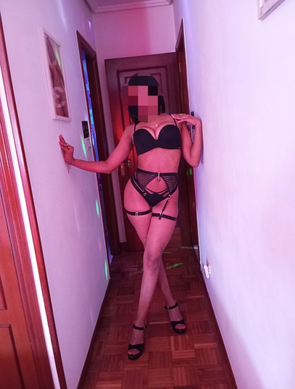 Jovencita,recién llegada a CANGAS DE MORRAZO
