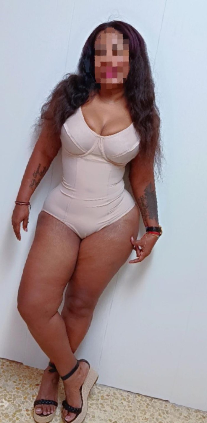 Morena sexy complaciente