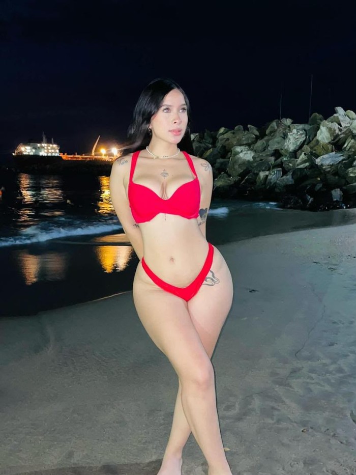 Joven venezolana elegante discreta atractiva