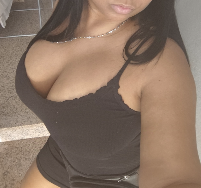 SEXY MORENITA TETONA CALIENTE EN SAN ISIDRO HOT!