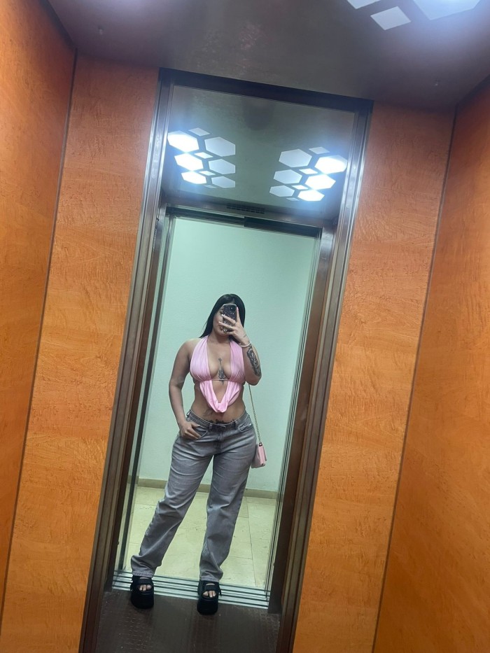 CALIENTE,SEXI Y CARIÑOSA