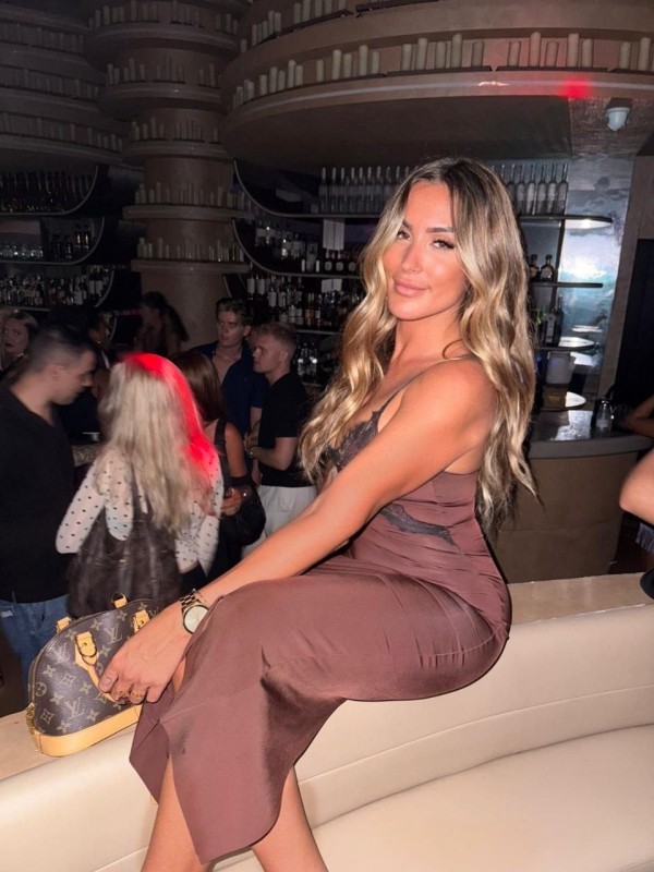 ALBA RUBIA CATALANA UNA COPA ? SOLOS TU Y YO