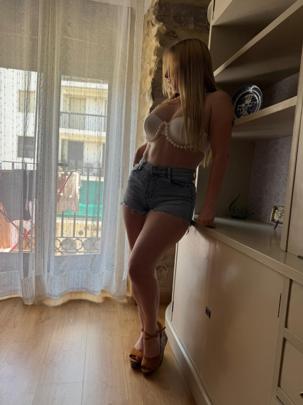 Rubia latina recién llegada a tu ciudad, tomelloso