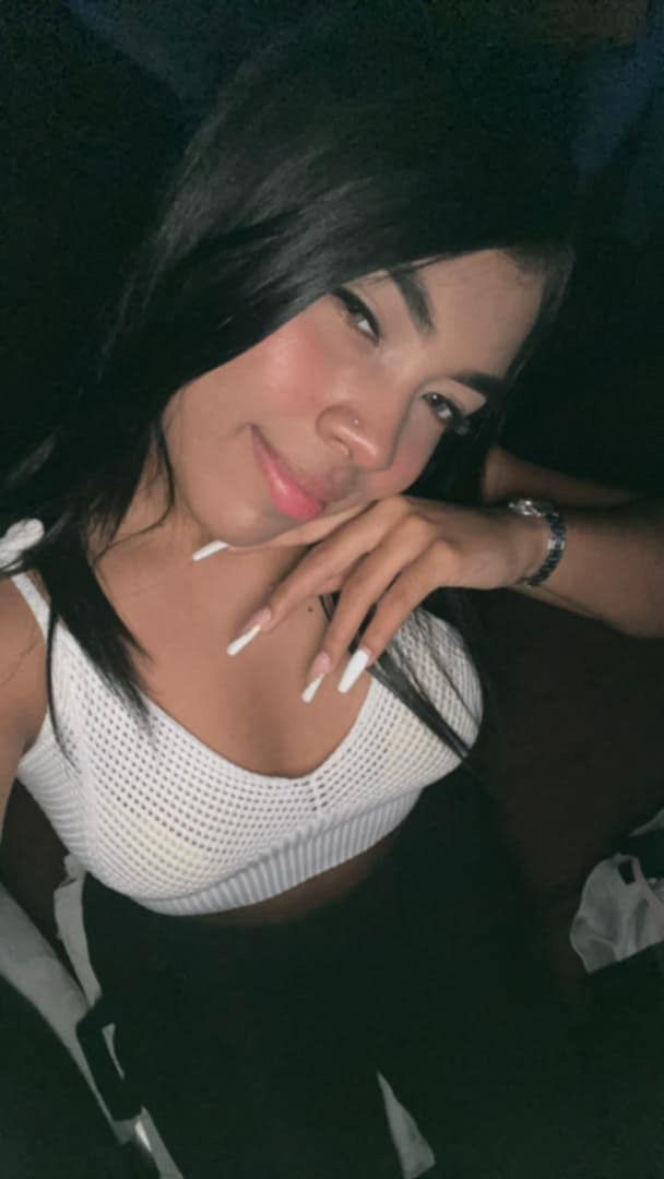 SENSUAL Y JUGUETONA