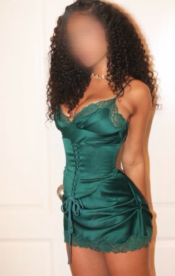 AMANDA LA JOVEN BRASILEÑA QUE SIEMPRE DESEASTE