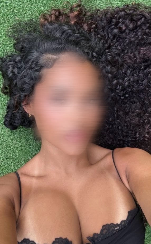 AMANDA LA JOVEN BRASILEÑA QUE SIEMPRE DESEASTE