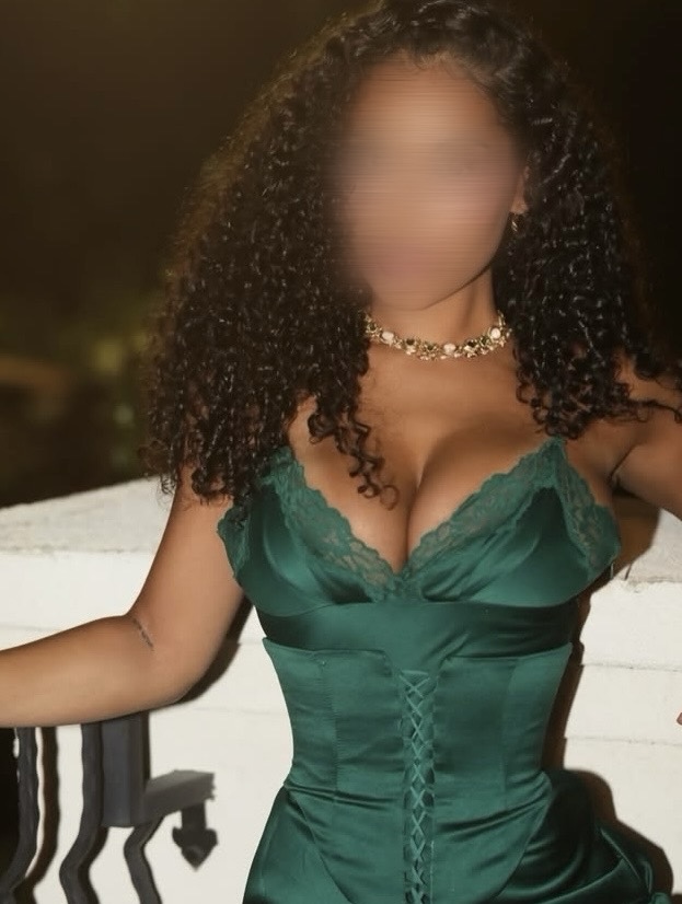 AMANDA LA JOVEN BRASILEÑA  QUE SIEMPRE DESEASTE