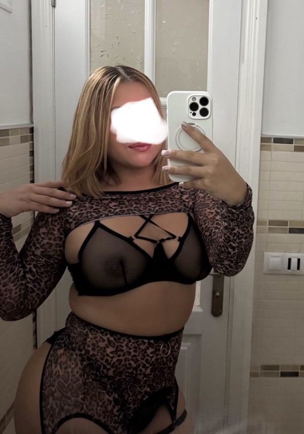 Foto real sensual cañera garganta profunda