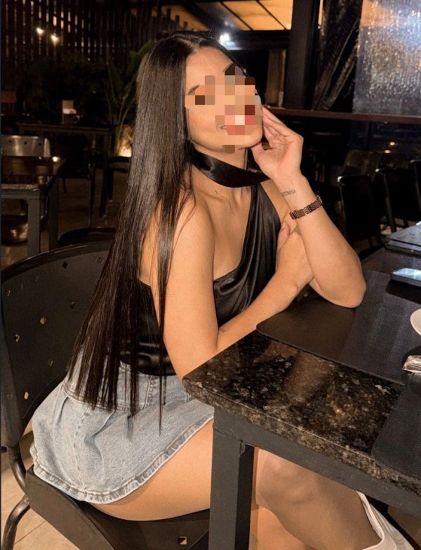 Sensual jovencita cachonda recién llegada a Milladoiro