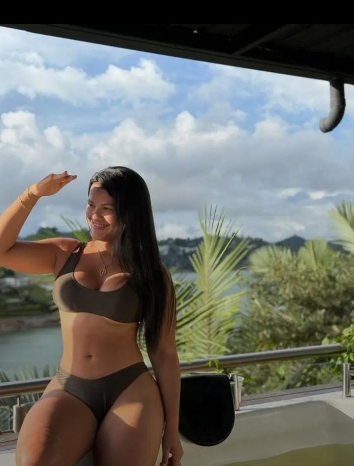 EN VECINDARIO DIOSA DEL PLACER COMPLACIENTE A TOPE