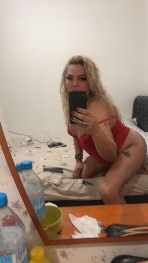 MELISA, EXPLOSIVA TRANS CON UN RICO CUERPAZO!