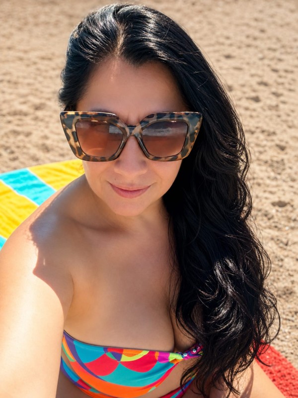 Mujer latina madura con curvas