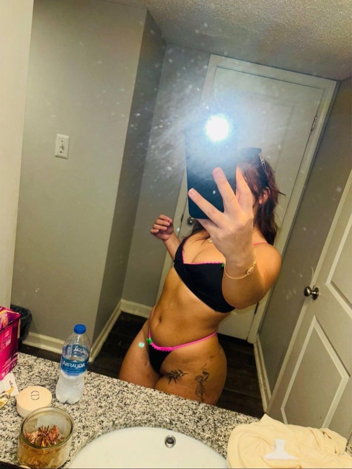 Latina joven difícil de olvidar