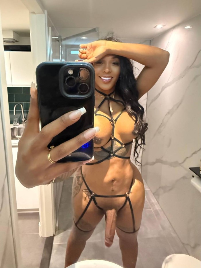 MORENA POLLONA CULONA FIESTERA