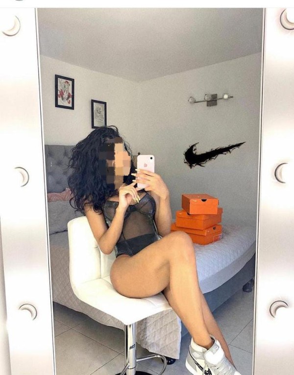 Vanesa colombiana cuerpazo recien llegada sexi me gusta la fiestita real