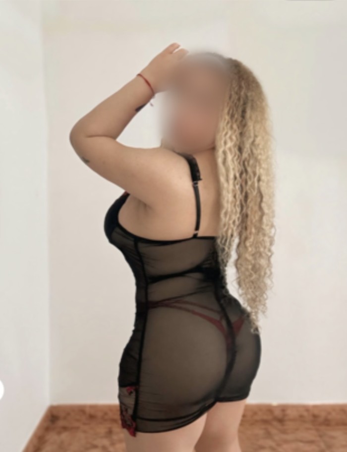 Rubia espectacular de paso por tu ciudad
