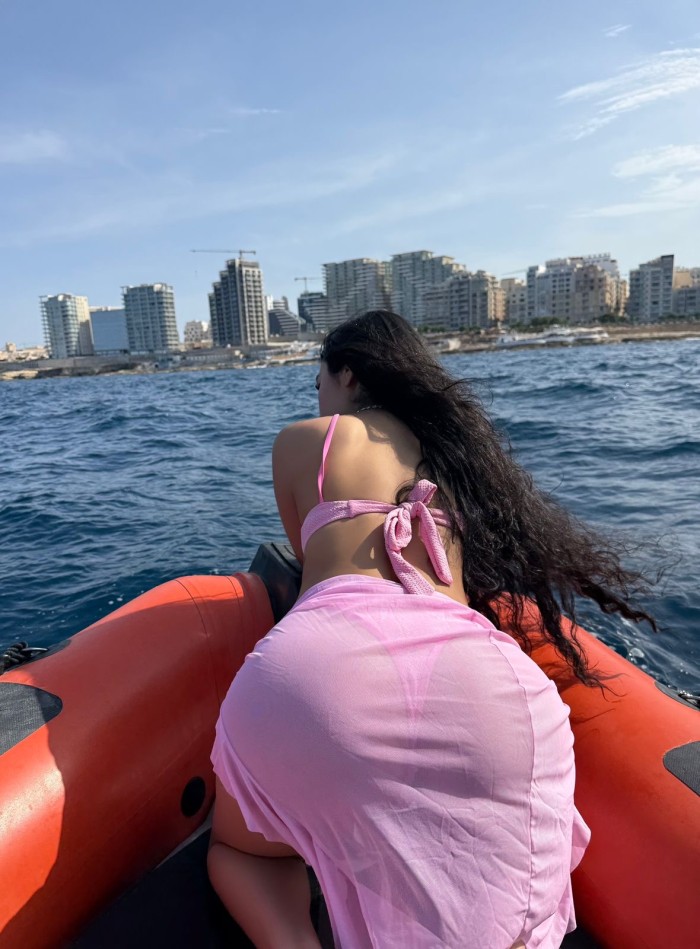 Sofía jovencita Colombiana nueva en la isla