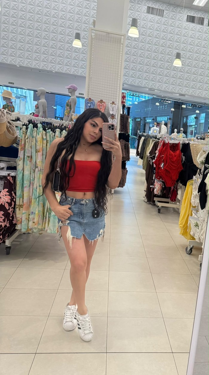 JOVENCITA CACHONDA EXPERTA EN GARGANTA PROFUNDA